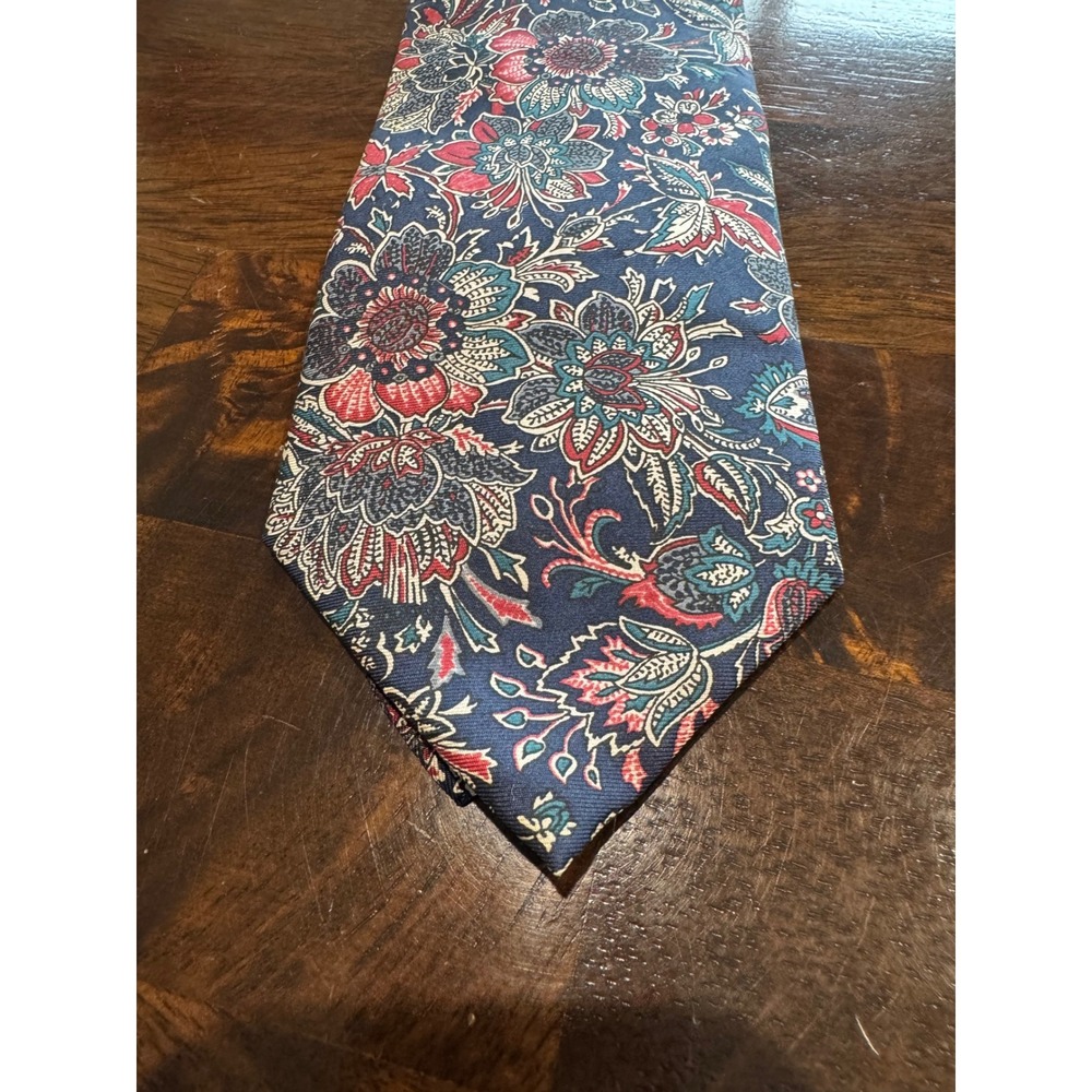 JT Beckett Mens Silk Necktie Navy Blue Red Floral Paisley Made in USA 2102